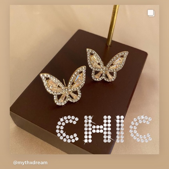 𝙡𝙖𝙨𝙩 𝙤𝙣𝙚⚡️💙 Butterfly Earrings Studs - Picture 5 of 9